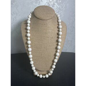 White Beaded Necklace With Alternating Graduated Beads & Screw Clasp